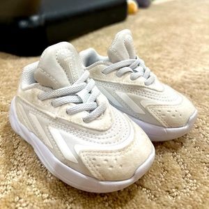 ADIDAS OZELIA SHOES SIZE 5 baby